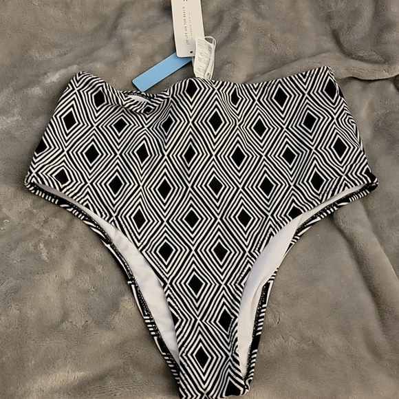 Bikini - Picture 4 of 5